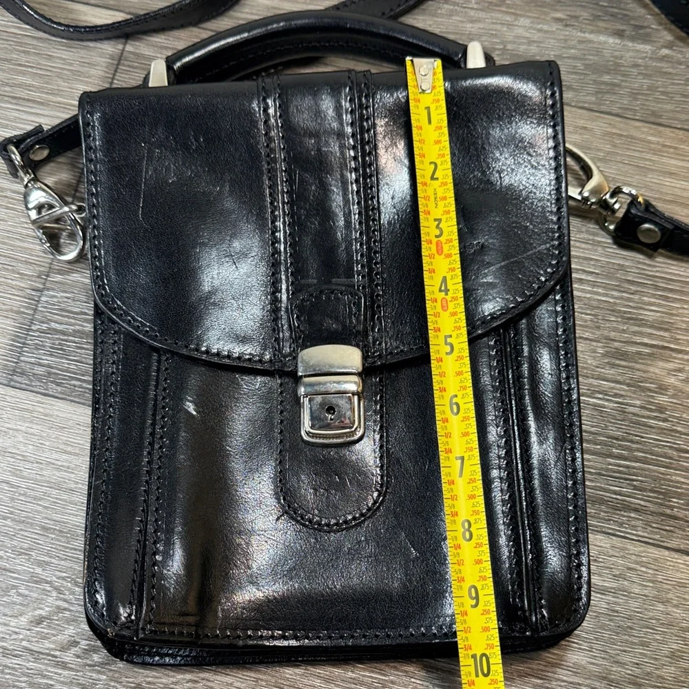 Sleek Black Leather messenger Bag made in Italy genuine leather